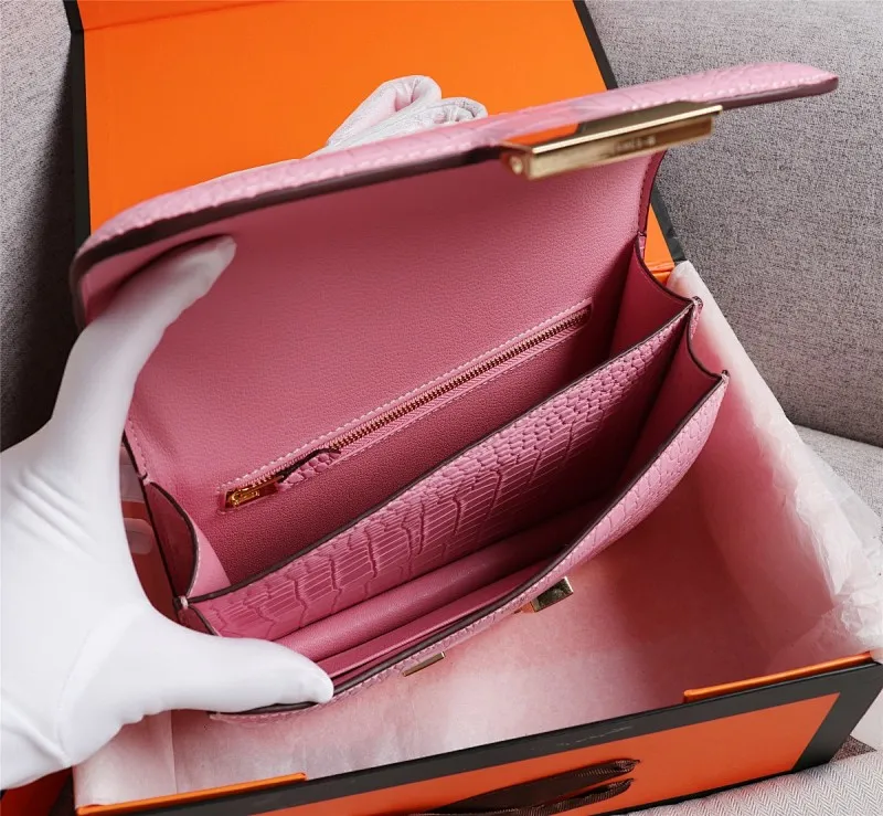 All Categories Official Website "Brand Women's Bags" Women's Bags 💙 Hermes Hermès Made in France - Constance stewardess bag ☣️Crocodile pattern pure steel plated hardware buckle Genuine leather source super good feel Accessories stainless steel laser logo perfect flip arc and three-dimensional sense High-end pure handmade customization 🔮Quality recommendation ‼ ️Size: 23-6-17
