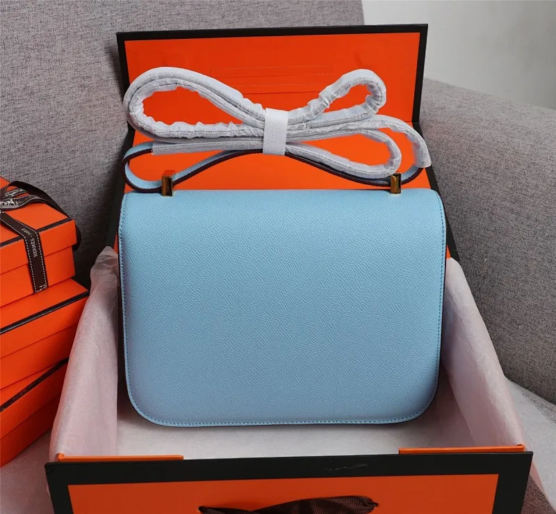 All categories Official website "Brand Women's Bags" Women's Bags 💙 Hermes 2022 Official New Hermès Women's Crossbody Bag Wholesale Genuine Epsom leather Pure steel silver-plated buckle Large size 58002500 Small size 58002300 High quality Size: Large size 22-6-17CM Small size 19-5-14.5CM