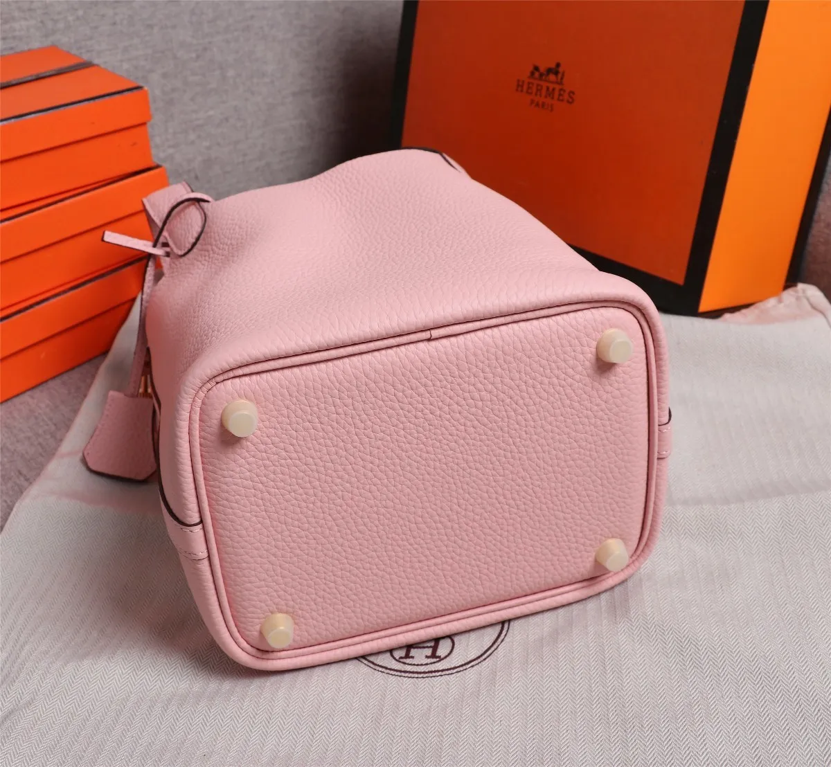 All Categories Official Website "Brand Women's Bags" Women's Bags 💙 Hermes 2022 Official New Hermès Vegetable Basket Women's Hand Crossbody Two-Purpose Bag Wholesale Large Size 58002300 Small Size 58002200 High Quality Size: Large Size 22CM Small Size 18CM