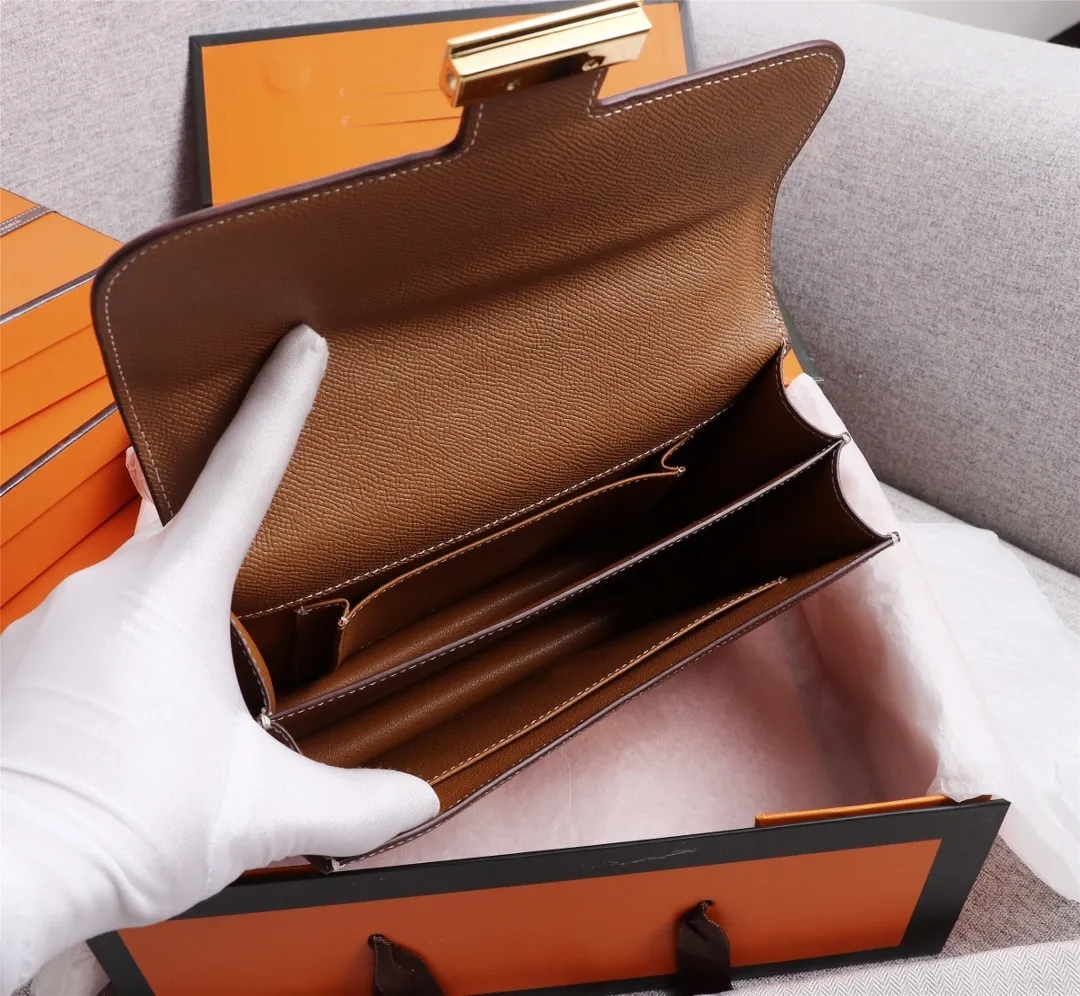 All categories Official website "Brand Women's Bags" Women's bags 💙 Hermes Hermès Made in France Large size 58002800 Small size 58002600 constance stewardess bag ☣️Genuine epsom leather pure steel silver-plated buckle Genuine leather source super good feel Accessories stainless steel laser logo perfect flip arc and three-dimensionality