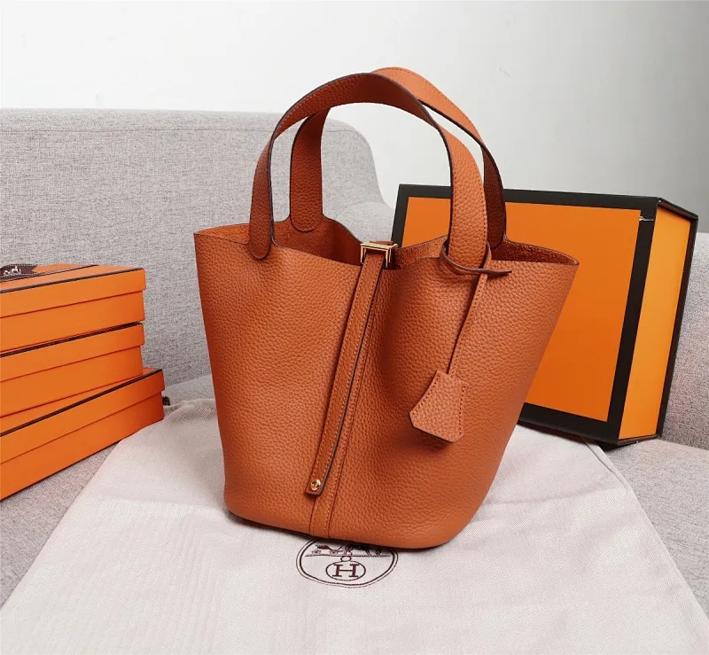 All Categories Official Website "Brand Women's Bags" Women's Bags 💙 Hermes Small Size 58002400 Large Size 58002600 We are all repeat customers. If you can only bring one bag when traveling, it must be the Hermès vegetable basket picotin... Reason: ️The bag shape is casual and elegant, and it can be easily matched with many clothes worn when traveling.
