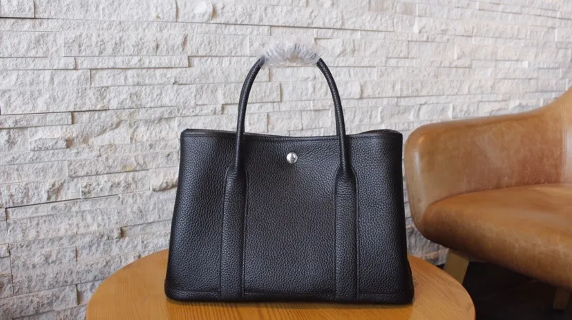 All categories Official website "Brand Women's Bags" Women's Bags 💙 Hermes 2022 Official New Hermès Cowhide Handbag Wholesale Small size 58003300 Large size 58003500 High quality Size: Small size 31-20-15CM Large size 36-24-17CM