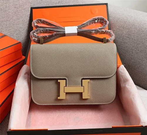 All categories Official website "Brand Women's Bags" Women's Bags 💙 Hermes 2022 Official New Hermès Women's Crossbody Bag Wholesale Genuine Epsom leather Pure steel silver-plated buckle Large size 58002500 Small size 58002300 High quality Size: Large size 22-6-17CM Small size 19-5-14.5CM