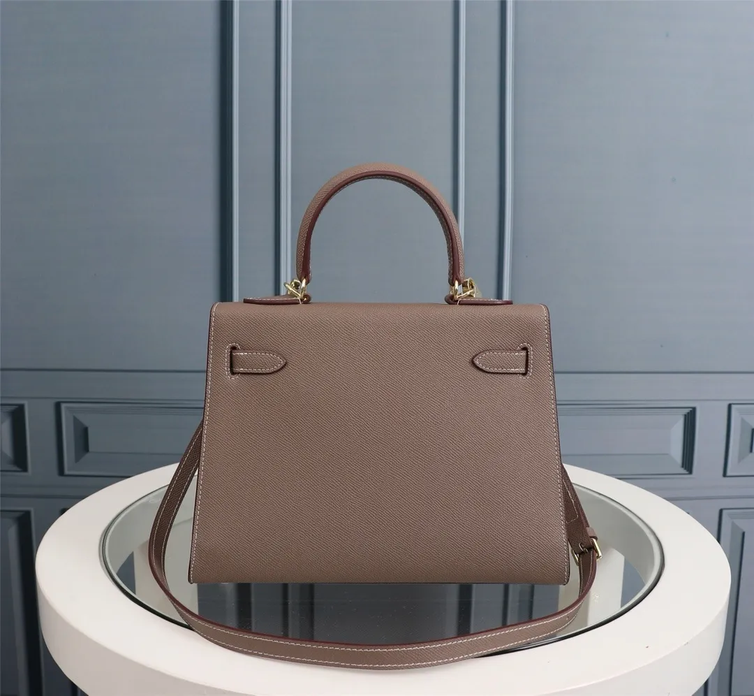 All Categories Official Website "Brand Women's Bags" Women's Bags 💙 Hermes 2022 official new Hermes women's hand-carrying cross-body dual-use bag wholesale cowhide palm print customization Large size 58002500 Medium size 58002300 Small size 58002300 High quality Size: Large size 28-22-10CM Medium size 25-17