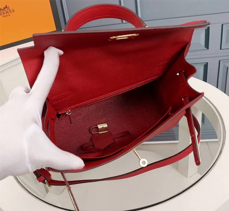 All Categories Official Website "Brand Women's Bags" Women's Bags 💙 Hermes 2022 official new Hermes women's hand-carrying cross-body dual-use bag wholesale cowhide palm print customization Large size 58002500 Medium size 58002300 Small size 58002300 High quality Size: Large size 28-22-10CM Medium size 25-17
