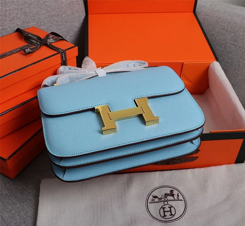 All categories Official website "Brand Women's Bags" Women's bags 💙 Hermes Hermès Made in France Large size 58002800 Small size 58002600 constance stewardess bag ☣️Genuine epsom leather pure steel silver-plated buckle Genuine leather source super good feel Accessories stainless steel laser logo perfect flip arc and three-dimensionality