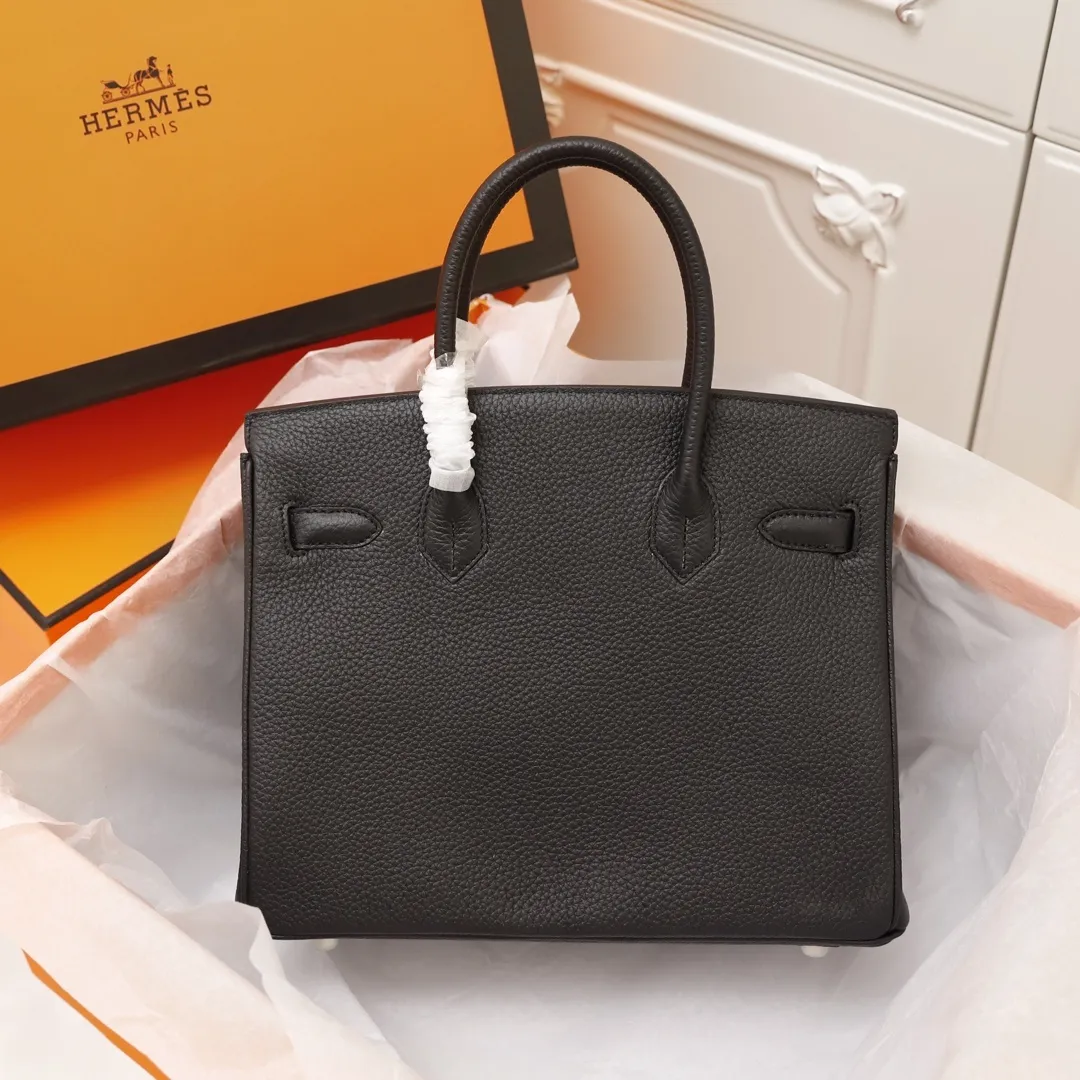 All Categories Official Website "Brand Women's Bags" Women's Bags 💙 Hermes (Platinum original single, new background) Hermès pebbled pattern 30cm 58003800 35cm 58004000 Imported first-layer calfskin 🏼No matter how small the details are, you can see them at a glance🏻Steel hardware, never fade🏻️➰We let the details speak for themselves