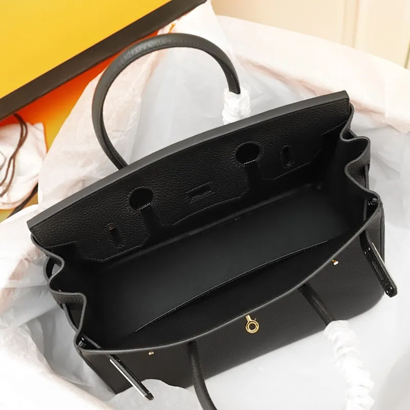 All Categories Official Website "Brand Women's Bags" Women's Bags 💙 Hermes (Platinum original single, new background) Hermès pebbled pattern 30cm 58003800 35cm 58004000 Imported first-layer calfskin 🏼No matter how small the details are, you can see them at a glance🏻Steel hardware, never fade🏻️➰We let the details speak for themselves