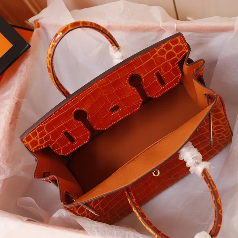All categories Official website "Brand Women's Bags" Women's Bags 💙 Hermes 2022 official new Hermès handbag Smooth crocodile leather + pure steel hardware wholesale Small size 58003900 Large size 58004500 High quality Size: Small size 30CM Large size 35CM