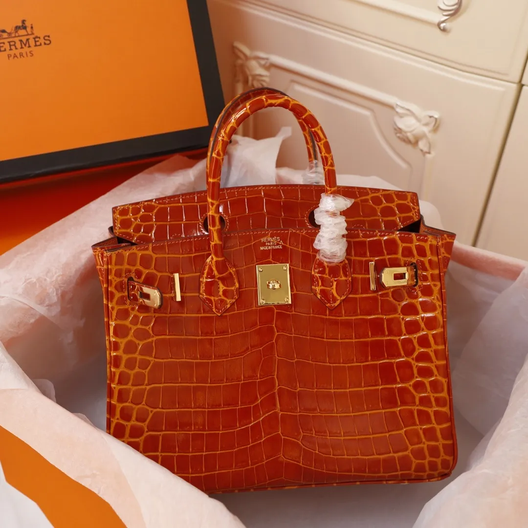 All categories Official website "Brand Women's Bags" Women's Bags 💙 Hermes 2022 official new Hermès handbag Smooth crocodile leather + pure steel hardware wholesale Small size 58003900 Large size 58004500 High quality Size: Small size 30CM Large size 35CM