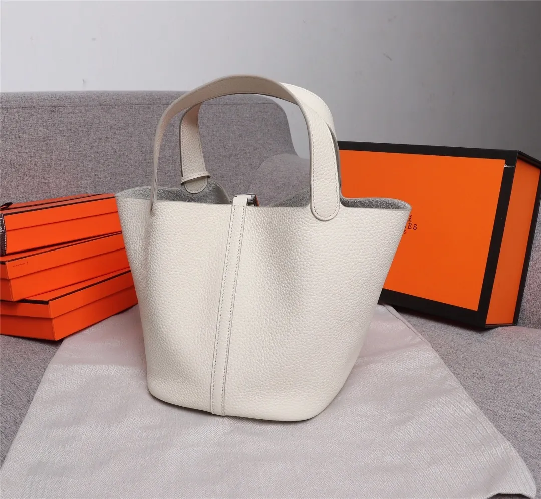 All Categories Official Website "Brand Women's Bags" Women's Bags 💙 Hermes 2022 official new Hermes women's hand-carrying cross-body dual-use bag wholesale Large size 58002300 Small size 58002150 High quality Size: Large size 22CM Small size 18CM