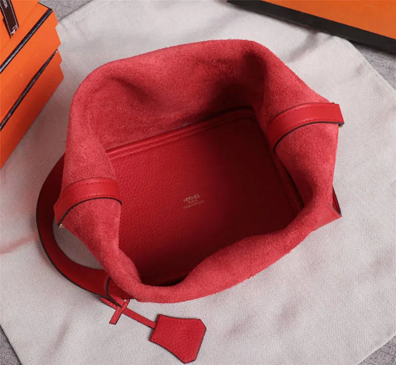 All Categories Official Website "Brand Women's Bags" Women's Bags 💙 Hermes 2022 Official New Hermès Vegetable Basket Women's Hand Crossbody Two-Purpose Bag Wholesale Large Size 58002300 Small Size 58002200 High Quality Size: Large Size 22CM Small Size 18CM
