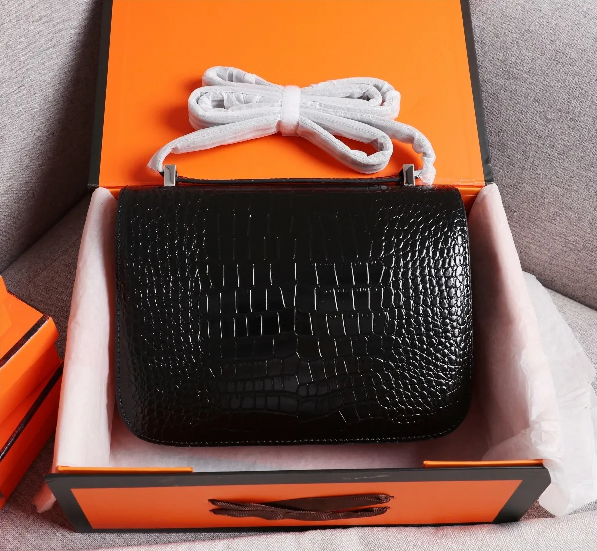 All Categories Official Website "Brand Women's Bags" Women's Bags 💙 Hermes Hermès Made in France - Constance stewardess bag ☣️Crocodile pattern pure steel plated hardware buckle Genuine leather source super good feel Accessories stainless steel laser logo perfect flip arc and three-dimensional sense High-end pure handmade customization 🔮Quality recommendation ‼ ️Size: 23-6-17