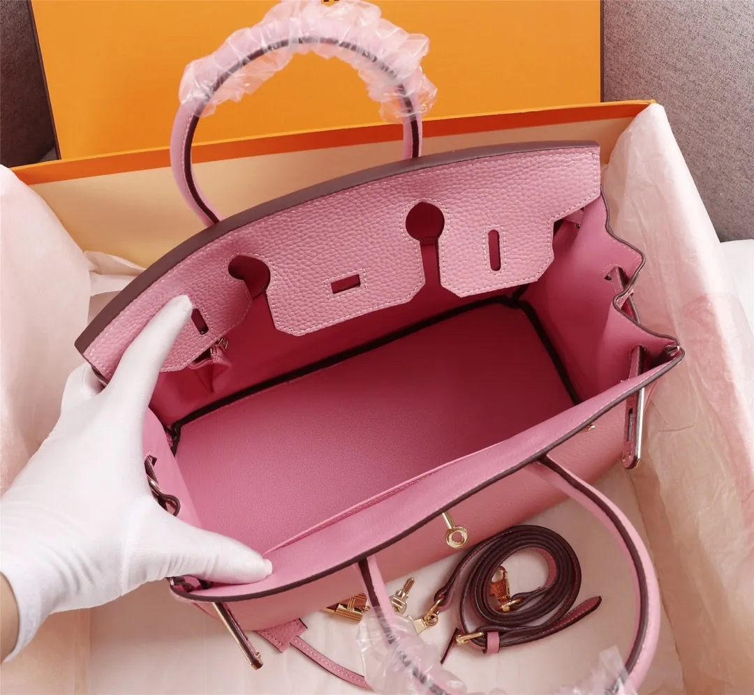All categories Official website "Brand Women's Bags" Women's Bags 💙 Hermes 2022 Official New Hermès Platinum First Layer Lychee Pattern Handbag Original Calfskin Outside and Sheepskin Goat Pattern Wholesale Small Size 58002800 Medium Size 58003000 Large Size 58003200 High Quality Size: Small 25CM Medium 30C