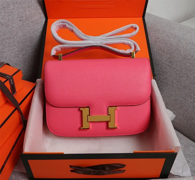 All categories Official website "Brand Women's Bags" Women's bags 💙 Hermes Hermès Made in France Large size 58002800 Small size 58002600 constance stewardess bag ☣️Genuine epsom leather pure steel silver-plated buckle Genuine leather source super good feel Accessories stainless steel laser logo perfect flip arc and three-dimensionality