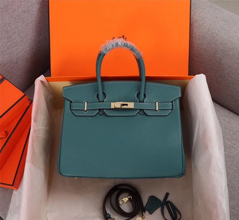 All Categories Official Website "Brand Women's Bags" Women's Bags 💙 Hermes (exclusive factory code, goat pattern inside) Hermès Hermès platinum first layer with lychee pattern, not common in the market, inside zipper puller, copper lock with logo, 25cm 58002800 30cm 58003000 35cm 58003200 五