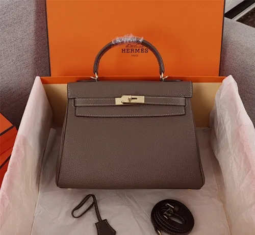All Categories Official Website "Brand Women's Bags" Women's Bags 💙 Hermes 2022 Official New Hermes Kelly Original Princess Bag Original Calfskin Outside Sheepskin Goat Pattern Wholesale Small Size 58002700 Medium Size 58002900 Large Size 58003200 High Quality Size: Small 25CM Medium 28CM