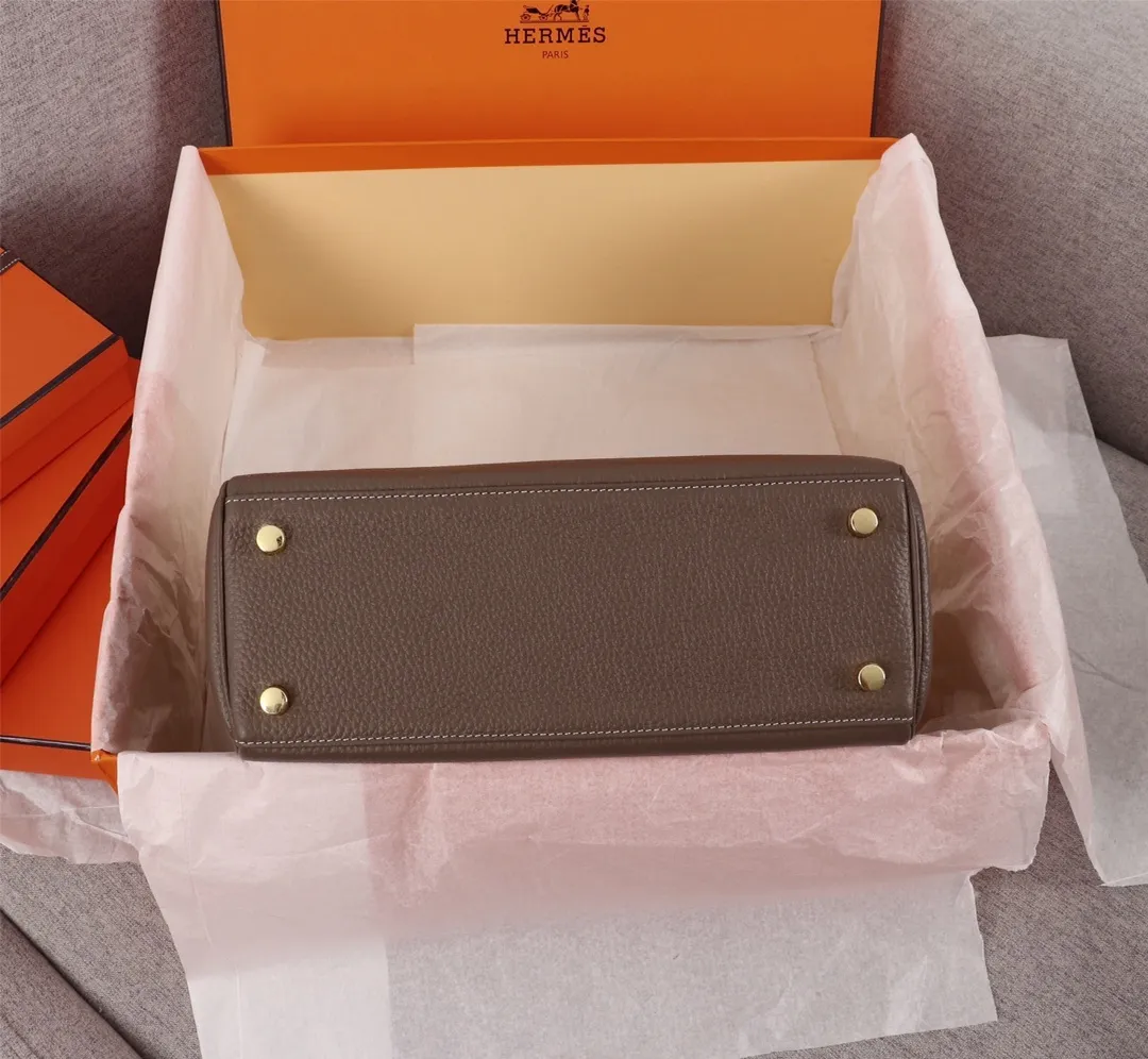 All Categories Official Website "Brand Women's Bags" Women's Bags 💙 Hermes 2022 Official New Hermes Kelly Original Princess Bag Original Calfskin Outside Sheepskin Goat Pattern Wholesale Small Size 58002700 Medium Size 58002900 Large Size 58003200 High Quality Size: Small 25CM Medium 28CM