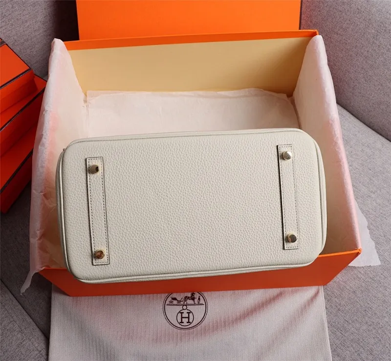 All Categories Official Website "Brand Women's Bags" Women's Bags 💙 Hermes (exclusive factory code, goat pattern inside) Hermès Hermès platinum first layer with lychee pattern, not common in the market, inside zipper puller, copper lock with logo, 25cm 58002800 30cm 58003000 35cm 58003200 五