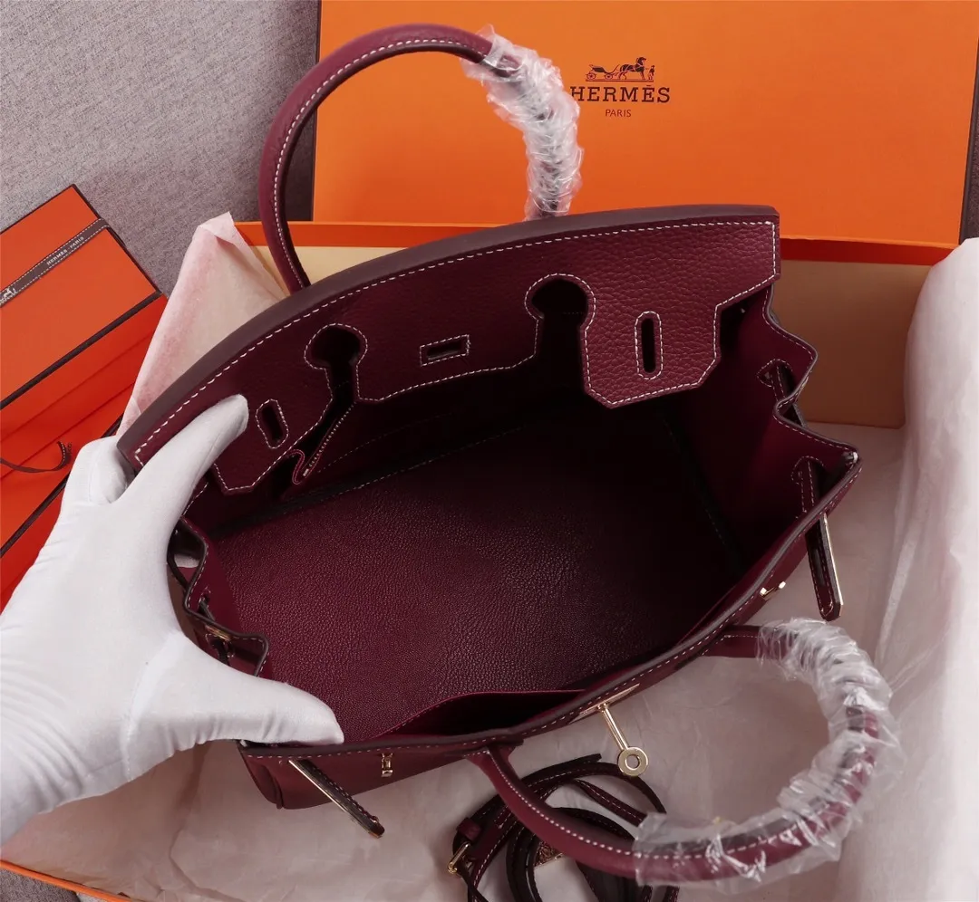 All categories Official website "Brand Women's Bags" Women's Bags 💙 Hermes 2022 Official New Hermès Platinum First Layer Lychee Pattern Handbag Original Calfskin Outside and Sheepskin Goat Pattern Wholesale Small Size 58002800 Medium Size 58003000 Large Size 58003200 High Quality Size: Small 25CM Medium 30C