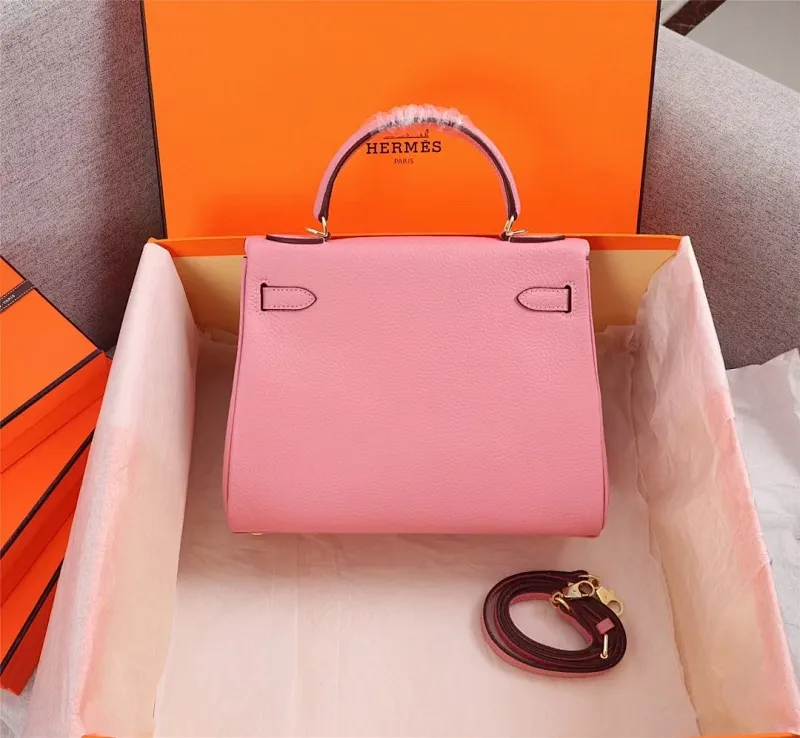 All Categories Official Website "Brand Women's Bags" Women's Bags 💙 Hermes Kelly Original Princess Bag (exclusive factory code) three sizes in stock. 25cm 58002700 28cm 58002900 32cm 58003200 Top configuration, original factory workmanship, original hardware, guaranteed to never fade, original calf leather outer