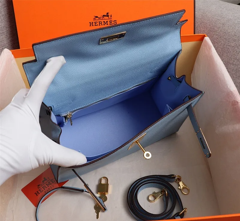 All Categories Official Website "Brand Women's Bags" Women's Bags 💙 Hermes 2022 official new Hermes women's hand-carrying cross-body dual-use bag wholesale cowhide palm print customization Large size 58002500 Medium size 58002300 Small size 58002300 High quality Size: Large size 28-22-10CM Medium size 25-17