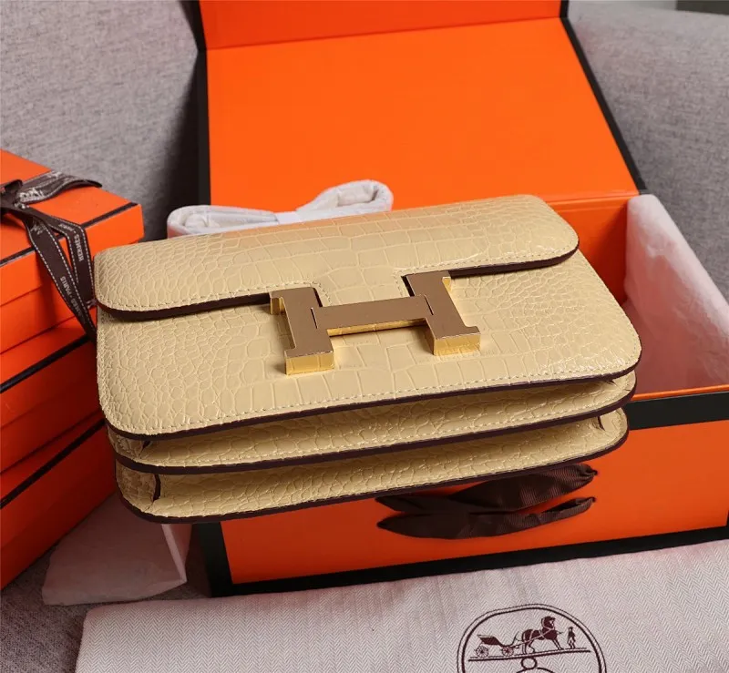 All Categories Official Website "Brand Women's Bags" Women's Bags 💙 Hermes Hermès Made in France - Constance stewardess bag ☣️Crocodile pattern pure steel plated hardware buckle Genuine leather source super good feel Accessories stainless steel laser logo perfect flip arc and three-dimensional sense High-end pure handmade customization 🔮Quality recommendation ‼ ️Size: 23-6-17