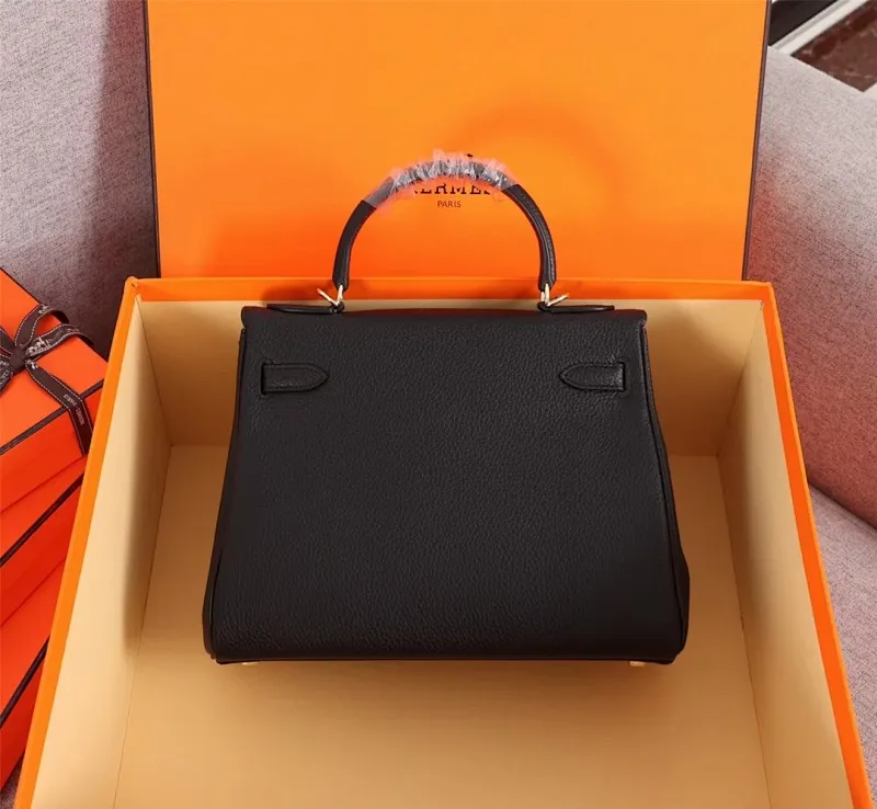 All Categories Official Website "Brand Women's Bags" Women's Bags 💙 Hermes Kelly Original Princess Bag (exclusive factory code) three sizes in stock. 25cm 58002700 28cm 58002900 32cm 58003200 Top configuration, original factory workmanship, original hardware, guaranteed to never fade, original calf leather outer