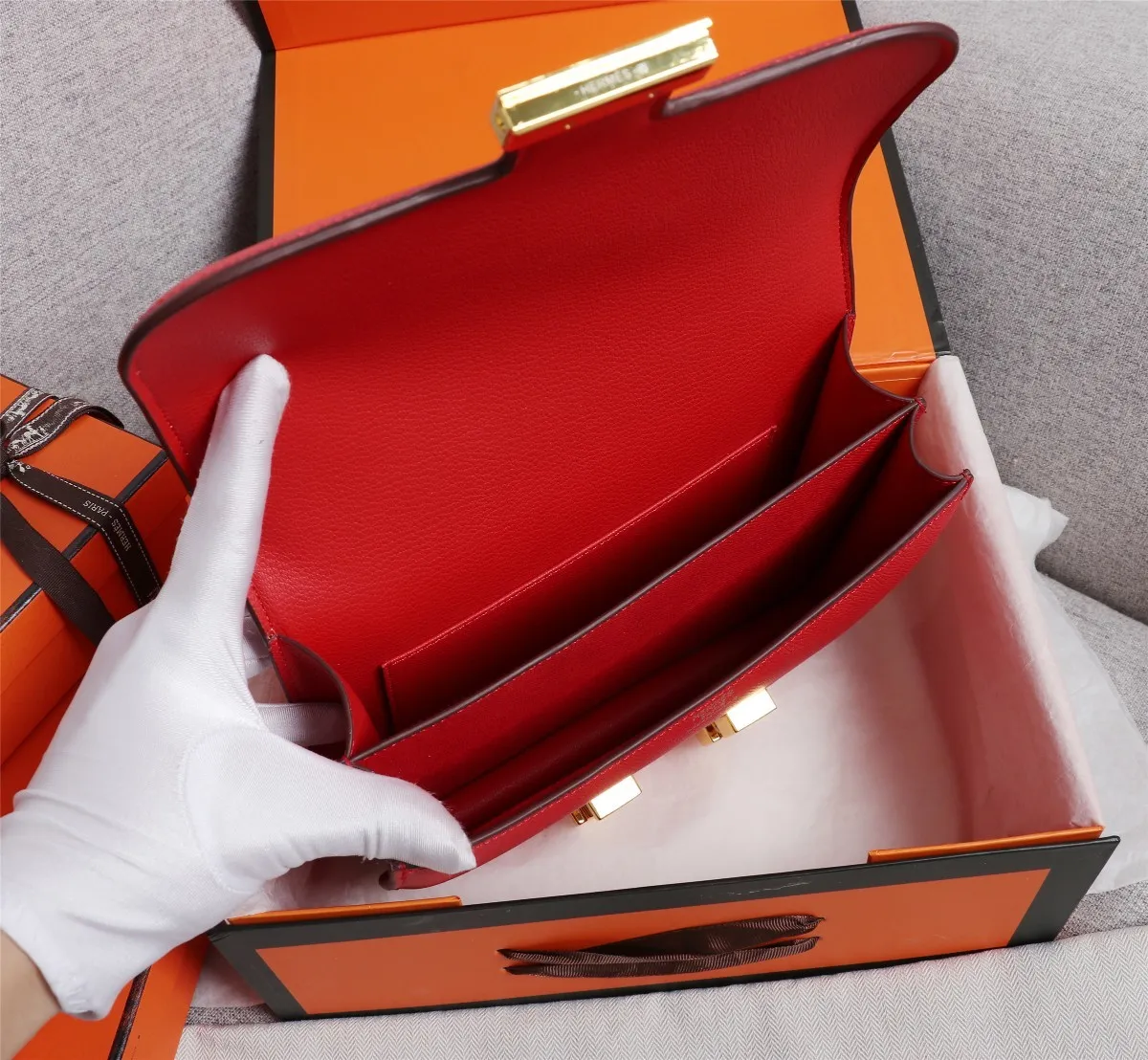 All categories Official website "Brand Women's Bags" Women's Bags 💙 Hermes 2022 Official New Hermès Women's Crossbody Bag Wholesale Genuine Epsom leather Pure steel silver-plated buckle Large size 58002500 Small size 58002300 High quality Size: Large size 22-6-17CM Small size 19-5-14.5CM