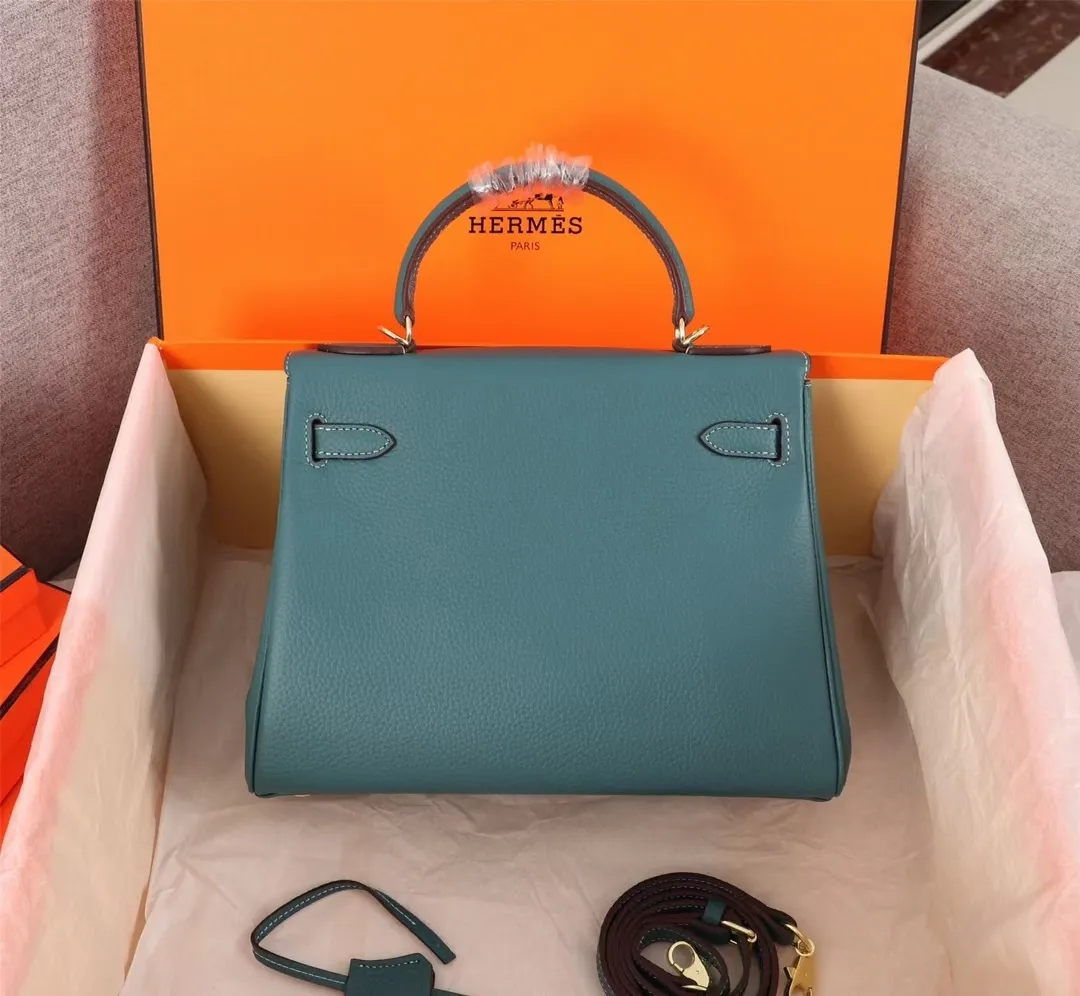 All Categories Official Website "Brand Women's Bags" Women's Bags 💙 Hermes Kelly Original Princess Bag (exclusive factory code) three sizes in stock. 25cm 58002700 28cm 58002900 32cm 58003200 Top configuration, original factory workmanship, original hardware, guaranteed to never fade, original calf leather outer