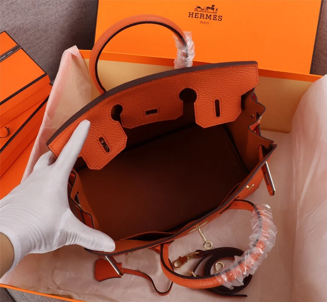 All categories Official website "Brand Women's Bags" Women's Bags 💙 Hermes 2022 Official New Hermès Platinum First Layer Lychee Pattern Handbag Original Calfskin Outside and Sheepskin Goat Pattern Wholesale Small Size 58002800 Medium Size 58003000 Large Size 58003200 High Quality Size: Small 25CM Medium 30C