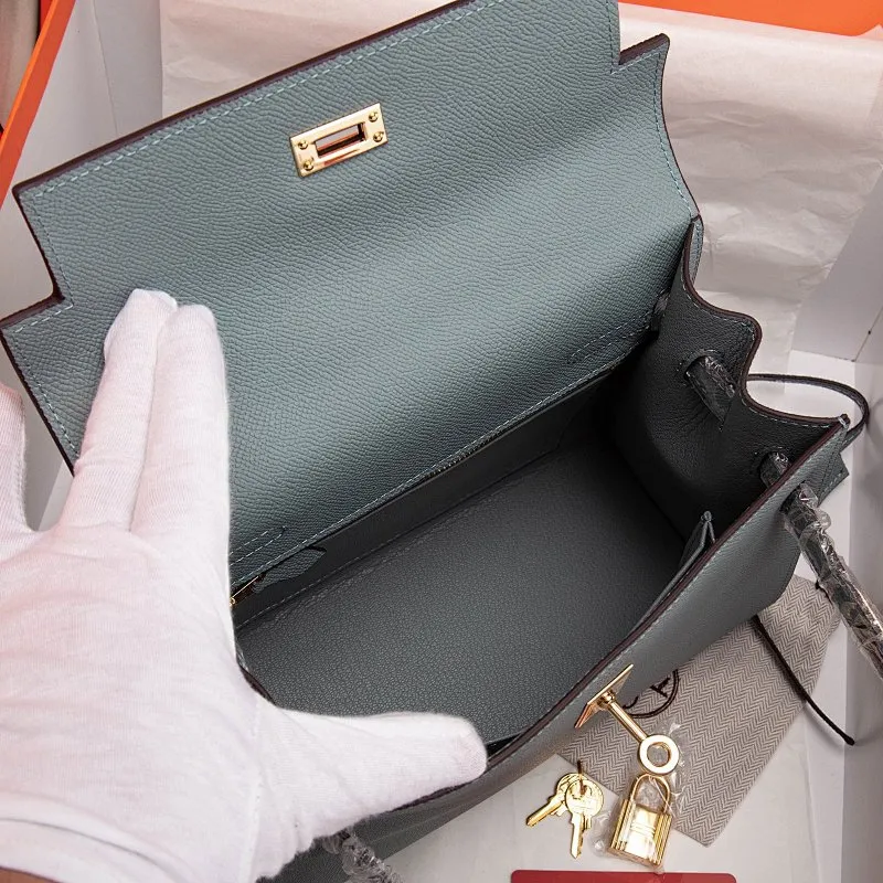 All Categories Official Website "Brand Women's Bags" Women's Bags 💙 Hermes 2022 Official New Hermès Women's Hand-Crossbody Two-Purpose Bag Wholesale Cowhide Palm Print Large Size 58002500 Small Size 58002300 High Quality Size: Large Size 28-22-10CM Small Size 25-17-7CM