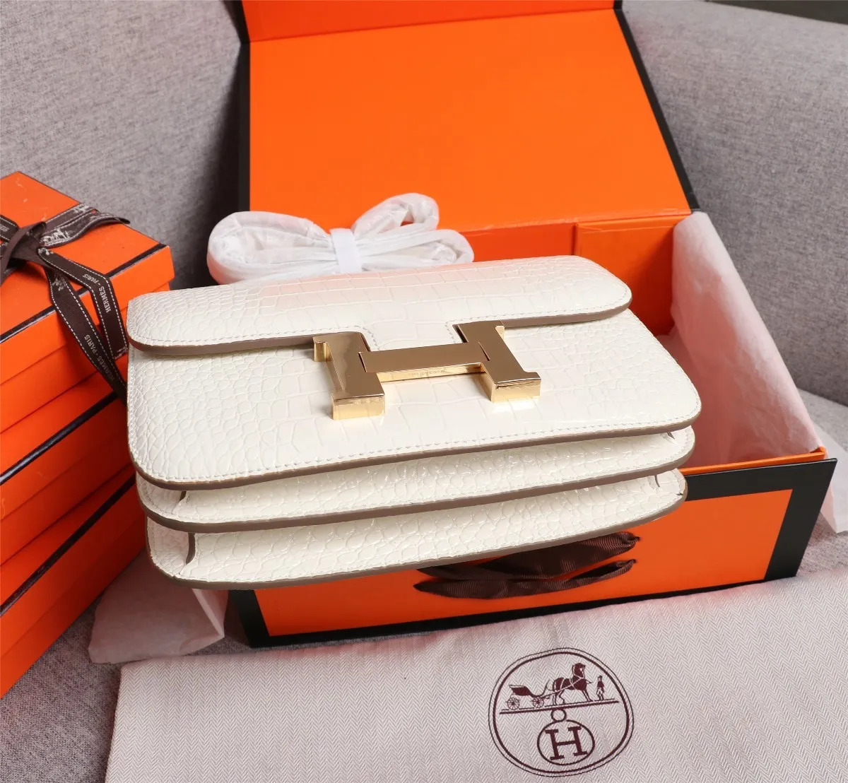 All Categories Official Website "Brand Women's Bags" Women's Bags 💙 Hermes Hermès Made in France - Constance stewardess bag ☣️Crocodile pattern pure steel plated hardware buckle Genuine leather source super good feel Accessories stainless steel laser logo perfect flip arc and three-dimensional sense High-end pure handmade customization 🔮Quality recommendation ‼ ️Size: 23-6-17