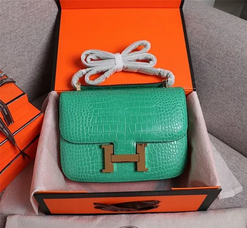 All Categories Official Website "Brand Women's Bags" Women's Bags 💙 Hermes Hermès Made in France - Constance stewardess bag ☣️Crocodile pattern pure steel plated hardware buckle Genuine leather source super good feel Accessories stainless steel laser logo perfect flip arc and three-dimensional sense High-end pure handmade customization 🔮Quality recommendation ‼ ️Size: 23-6-17