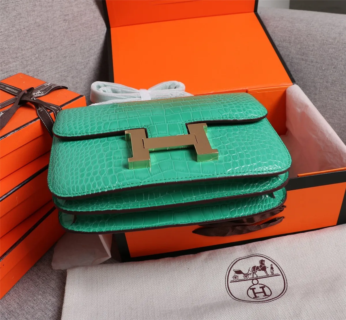 All Categories Official Website "Brand Women's Bags" Women's Bags 💙 Hermes Hermès Made in France - Constance stewardess bag ☣️Crocodile pattern pure steel plated hardware buckle Genuine leather source super good feel Accessories stainless steel laser logo perfect flip arc and three-dimensional sense High-end pure handmade customization 🔮Quality recommendation ‼ ️Size: 23-6-17