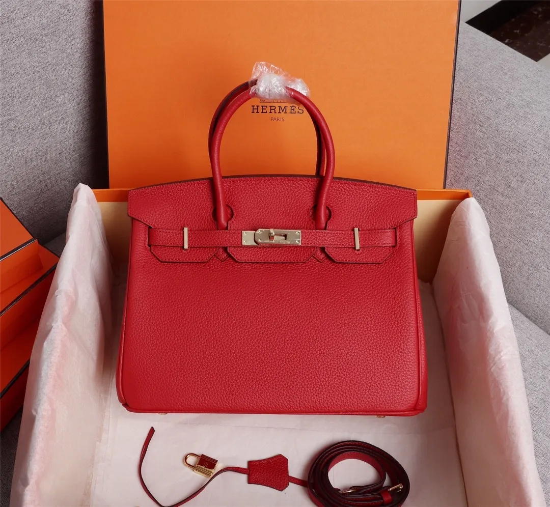 All Categories Official Website "Brand Women's Bags" Women's Bags 💙 Hermes (exclusive factory code, goat pattern inside) Hermès Hermès platinum first layer with lychee pattern, not common in the market, inside zipper puller, copper lock with logo, 25cm 58002800 30cm 58003000 35cm 58003200 五