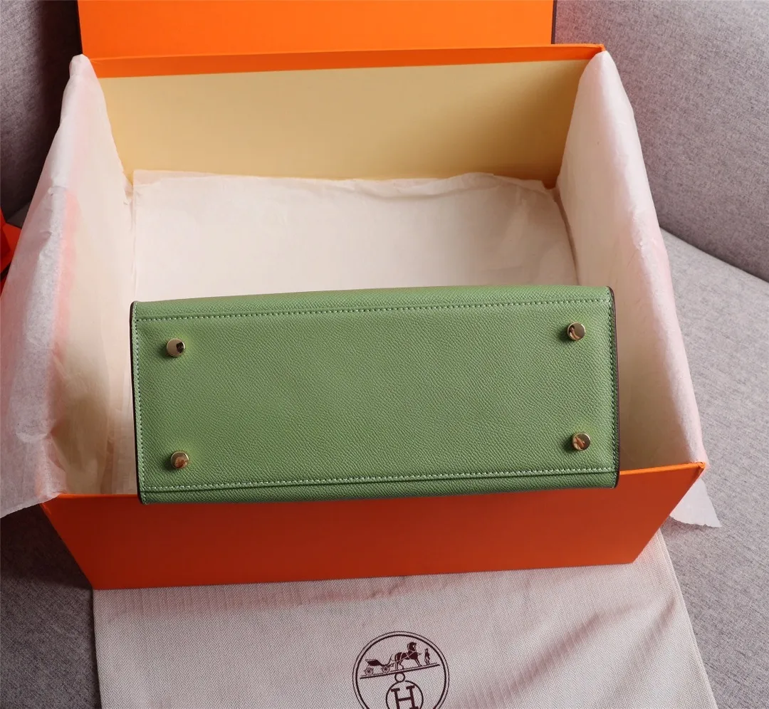 All Categories Official Website "Brand Women's Bags" Women's Bags 💙 Hermes 2022 official new Hermes women's hand-carrying cross-body dual-use bag wholesale cowhide palm print customization Large size 58002500 Medium size 58002300 Small size 58002300 High quality Size: Large size 28-22-10CM Medium size 25-17