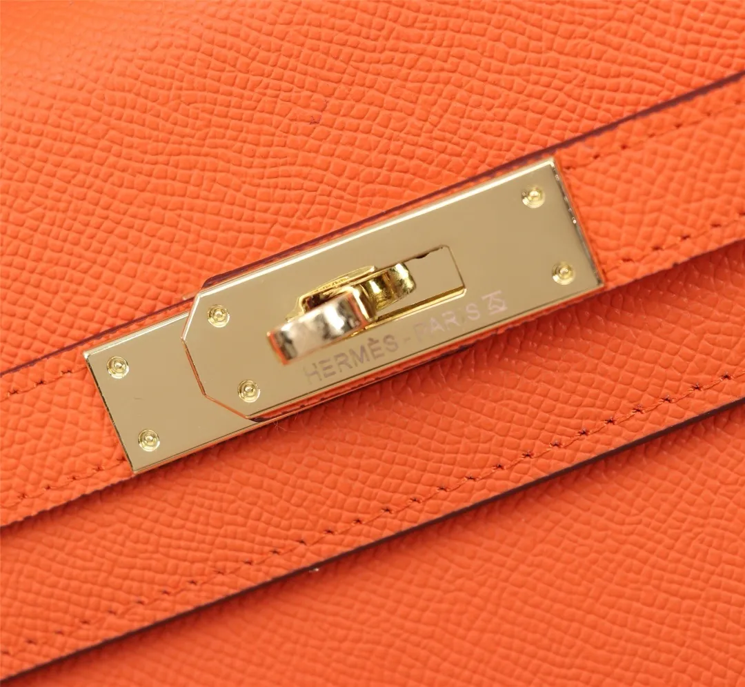 All Categories Official Website "Brand Women's Bags" Women's Bags 💙 Hermes 2022 official new Hermes women's hand-carrying cross-body dual-use bag wholesale cowhide palm print customization Large size 58002500 Medium size 58002300 Small size 58002300 High quality Size: Large size 28-22-10CM Medium size 25-17