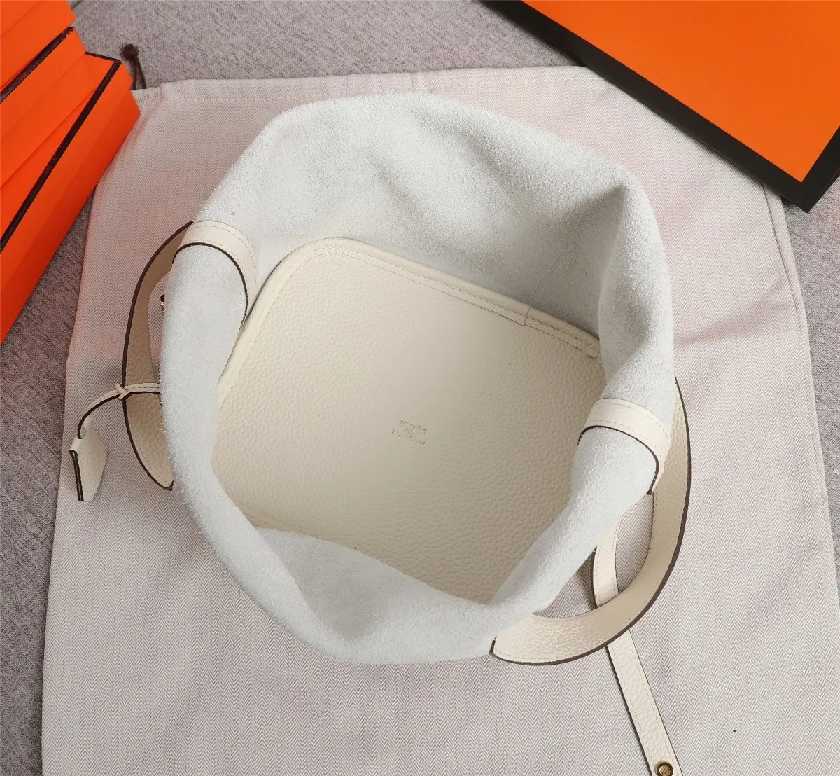 All Categories Official Website "Brand Women's Bags" Women's Bags 💙 Hermes 2022 Official New Hermès Vegetable Basket Women's Hand Crossbody Two-Purpose Bag Wholesale Large Size 58002300 Small Size 58002200 High Quality Size: Large Size 22CM Small Size 18CM