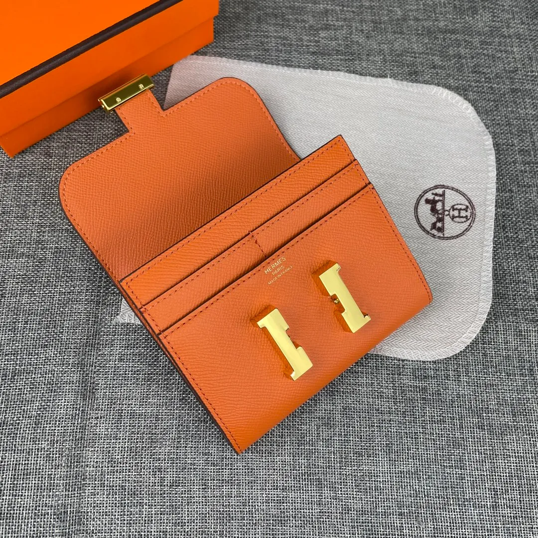 Hermes Constance p250💰 Model: 537 palm pattern gold buckle size: 13*11.8cm. Hermes🇫🇷overseas🇫🇷Imported T palm pattern cowhide, soft and comfortable to the touch. The original replica is matched with gold hardware, exquisite and elegant, and has the original OEM code inside. The oil edges are straight and smooth🎈There are two cash slots, a zipper pocket, and 3 card slots inside🚚