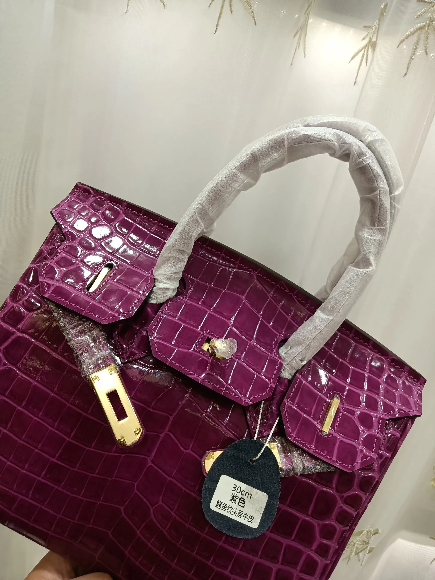 Hot model debuts, price has been adjusted💰800/380/360💥Hermes/Hermes💥Official classic production💋Platinum crocodile pattern💋Original quality coming👉Using imported crocodile pattern cowhide , with pure 24k original hardware💎Size: large 35*25*18cm/medium 30*22*16cm/small 25* 20*14cm👛Excellent workmanship👏👏Legendary slow work and careful work💓Real pictures taken💓Classic beauty worth owning💃🏻💃🏻💃🏻