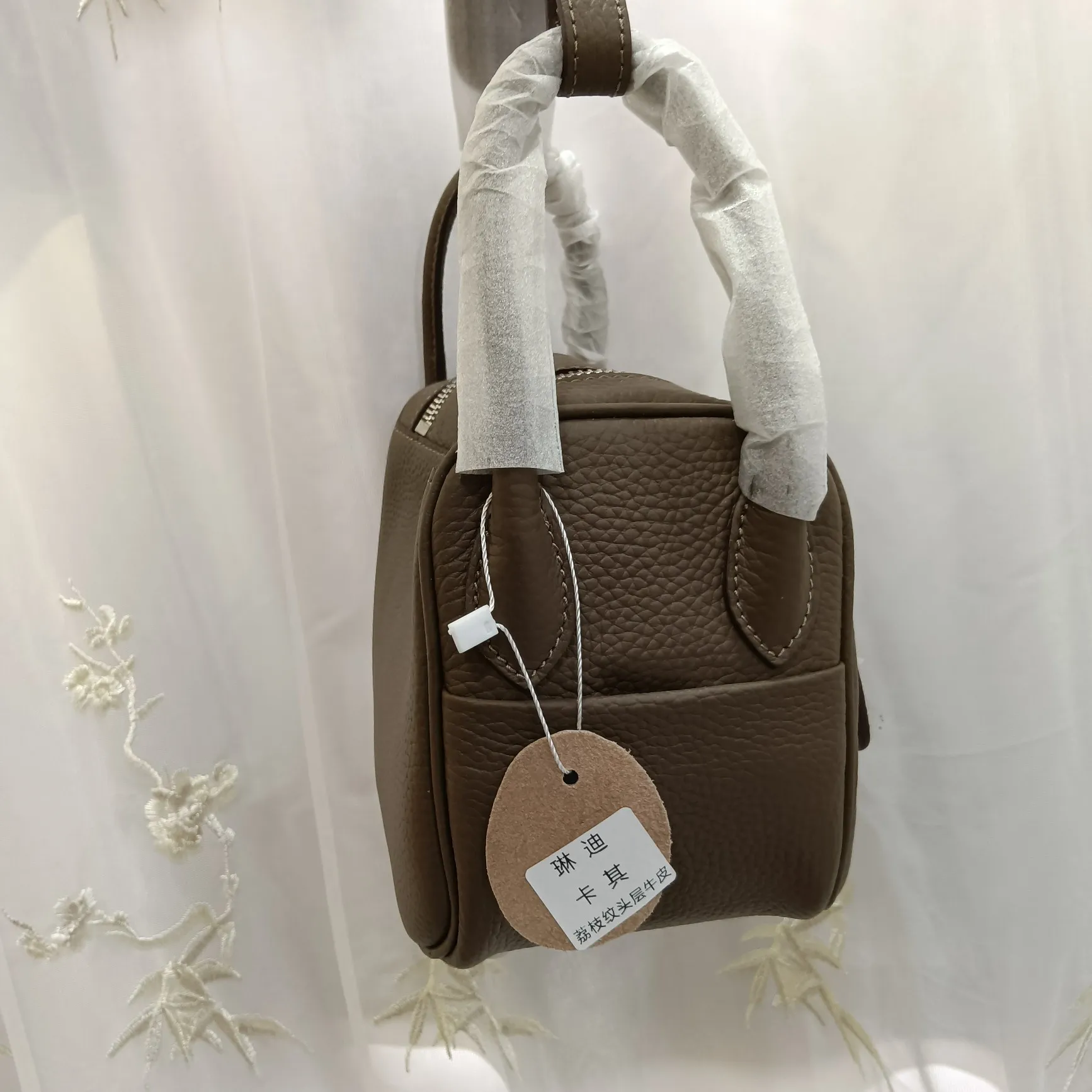 620💰Lindy mini size Hermes Lindy (Chinese name: Lindy bag) Hermès’ most ladylike bag, more relaxed and elegant👜😖Side pockets can store small items✨It is said that Bai Fumei likes to collect it💃Original first-layer cowhide, size 20cm