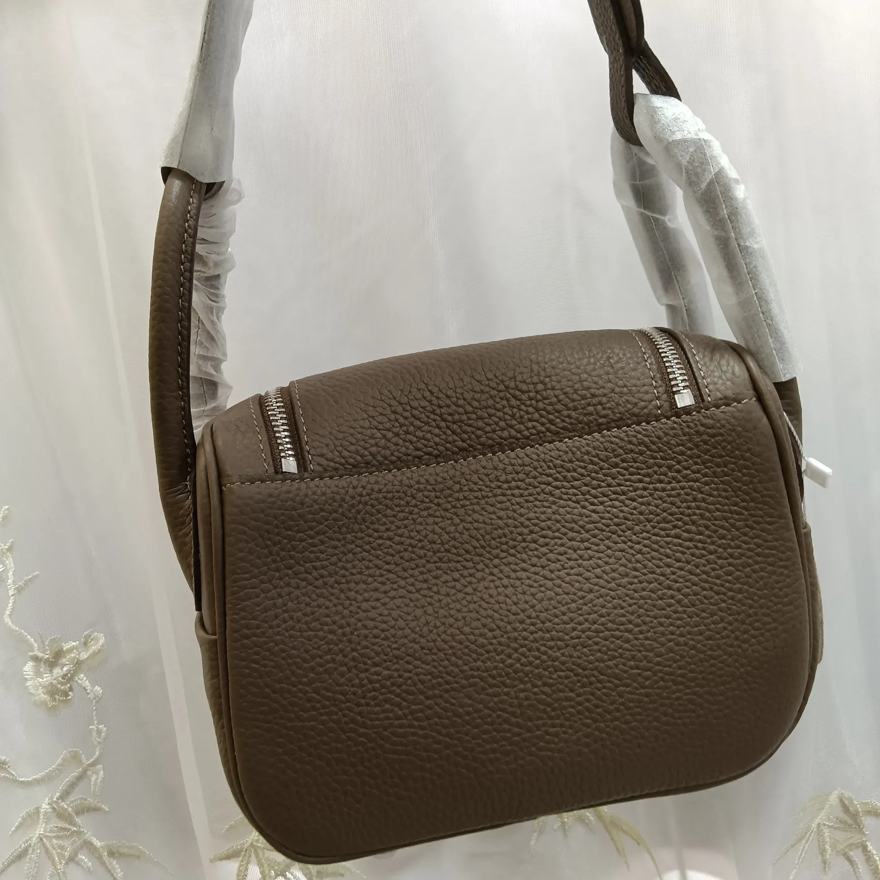 620💰Lindy mini size Hermes Lindy (Chinese name: Lindy bag) Hermès’ most ladylike bag, more relaxed and elegant👜😖Side pockets can store small items✨It is said that Bai Fumei likes to collect it💃Original first-layer cowhide, size 20cm