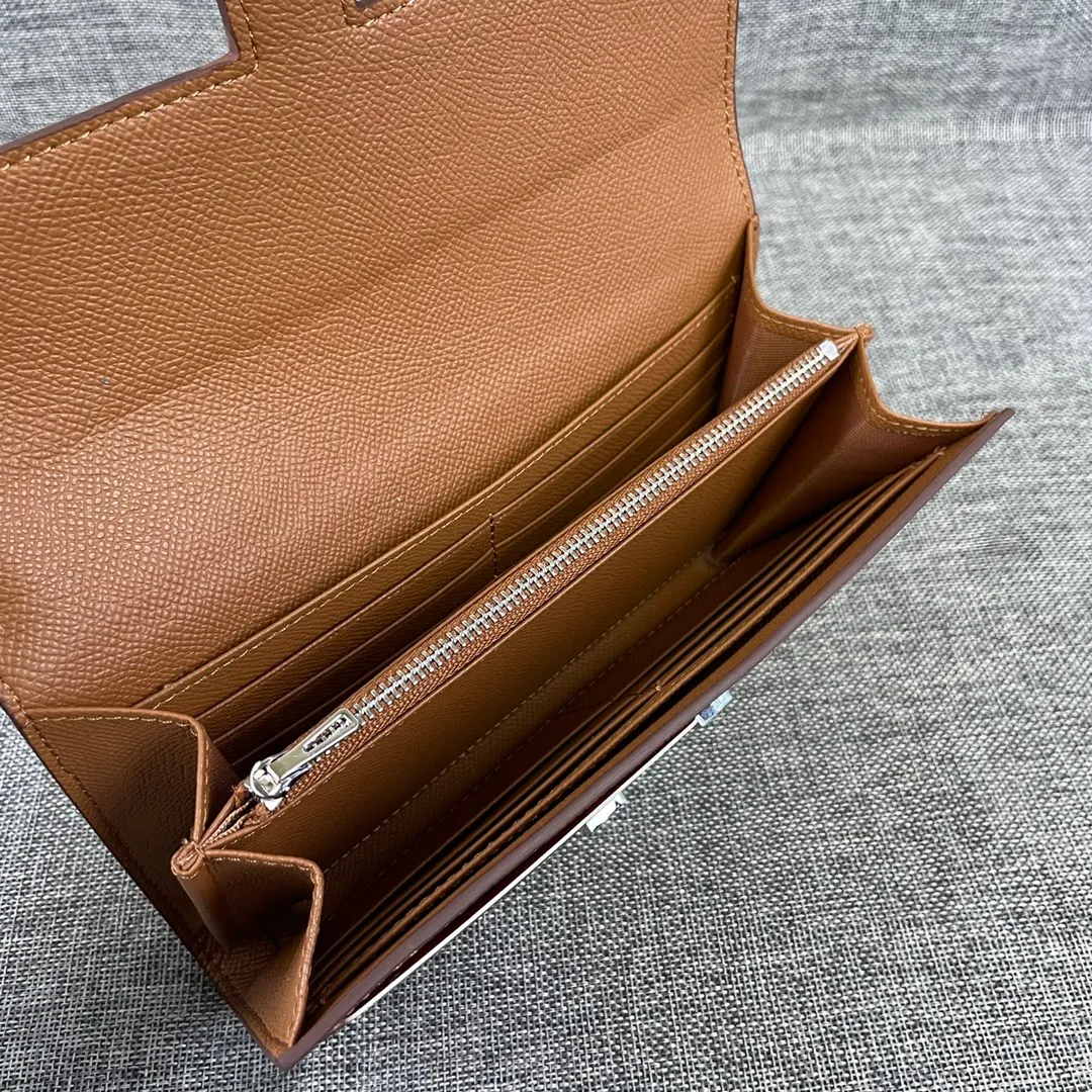 Hermes Constance original order p290💰 Model: 539 palm print silver buckle size: 22*11cm Hermes🇫🇷overseas🇫🇷 imported cowhide, soft and comfortable to the touch. Counter version, OEM code inside, original replica with gold hardware, exquisite and elegant, oil edge is straight and smooth🎈There are two large note slots, a zipper pocket, and 12 card slots🚚