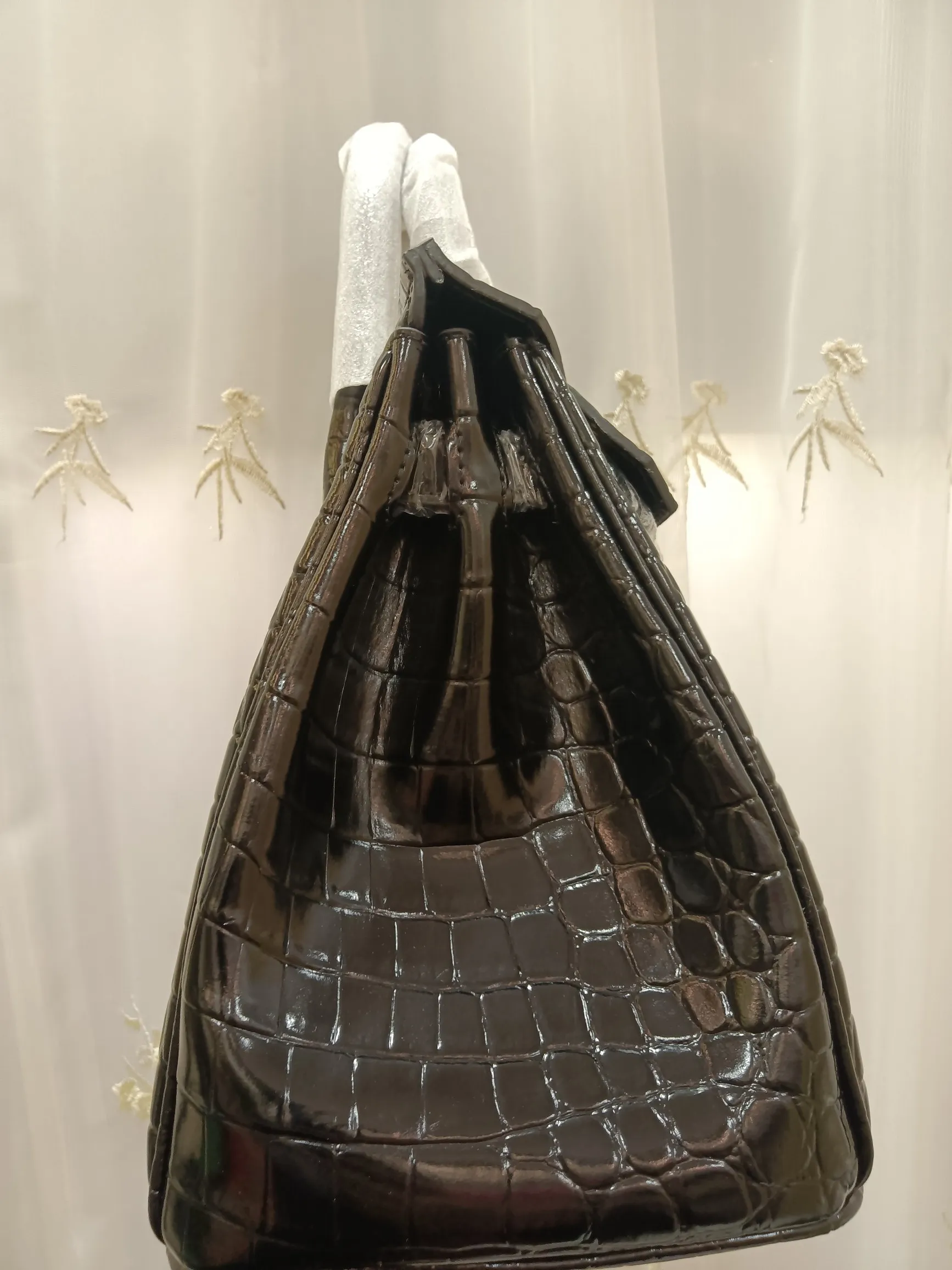 Hot model debuts, price has been adjusted💰800/380/360💥Hermes/Hermes💥Official classic production💋Platinum crocodile pattern💋Original quality coming👉Using imported crocodile pattern cowhide , with pure 24k original hardware💎Size: large 35*25*18cm/medium 30*22*16cm/small 25* 20*14cm👛Excellent workmanship👏👏Legendary slow work and careful work💓Real pictures taken💓Classic beauty worth owning💃🏻💃🏻💃🏻