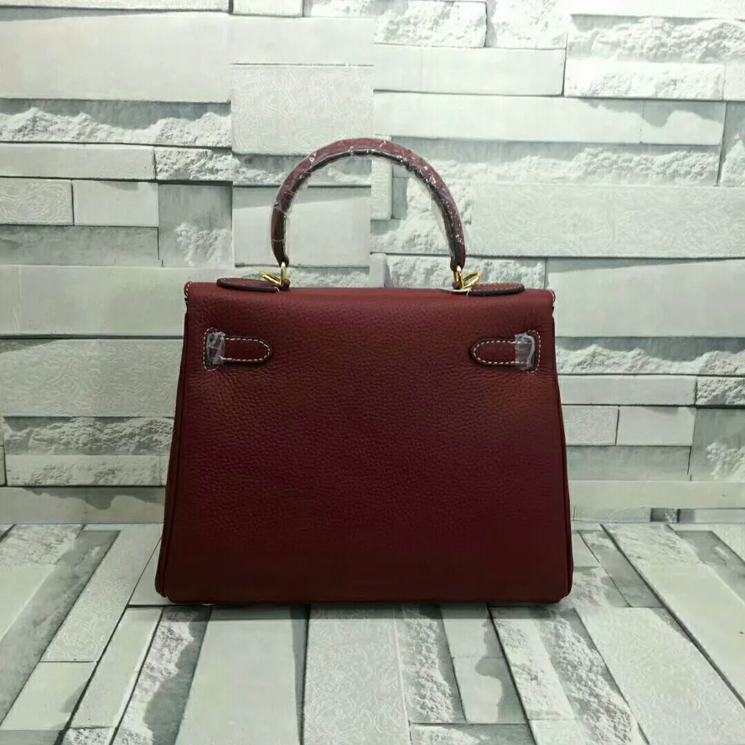 High quality 🅿️P600/P640/P680😀Classic models are sold every day🉐Hermès Kelly pebbled soft cowhide🐂Upgraded quality❤️Soft feel, fine workmanship, good-looking style, versatile all year round! Quality Guaranteed Taste ❗️ 3 sizes small 25cm; medium 28cm; large 32cm