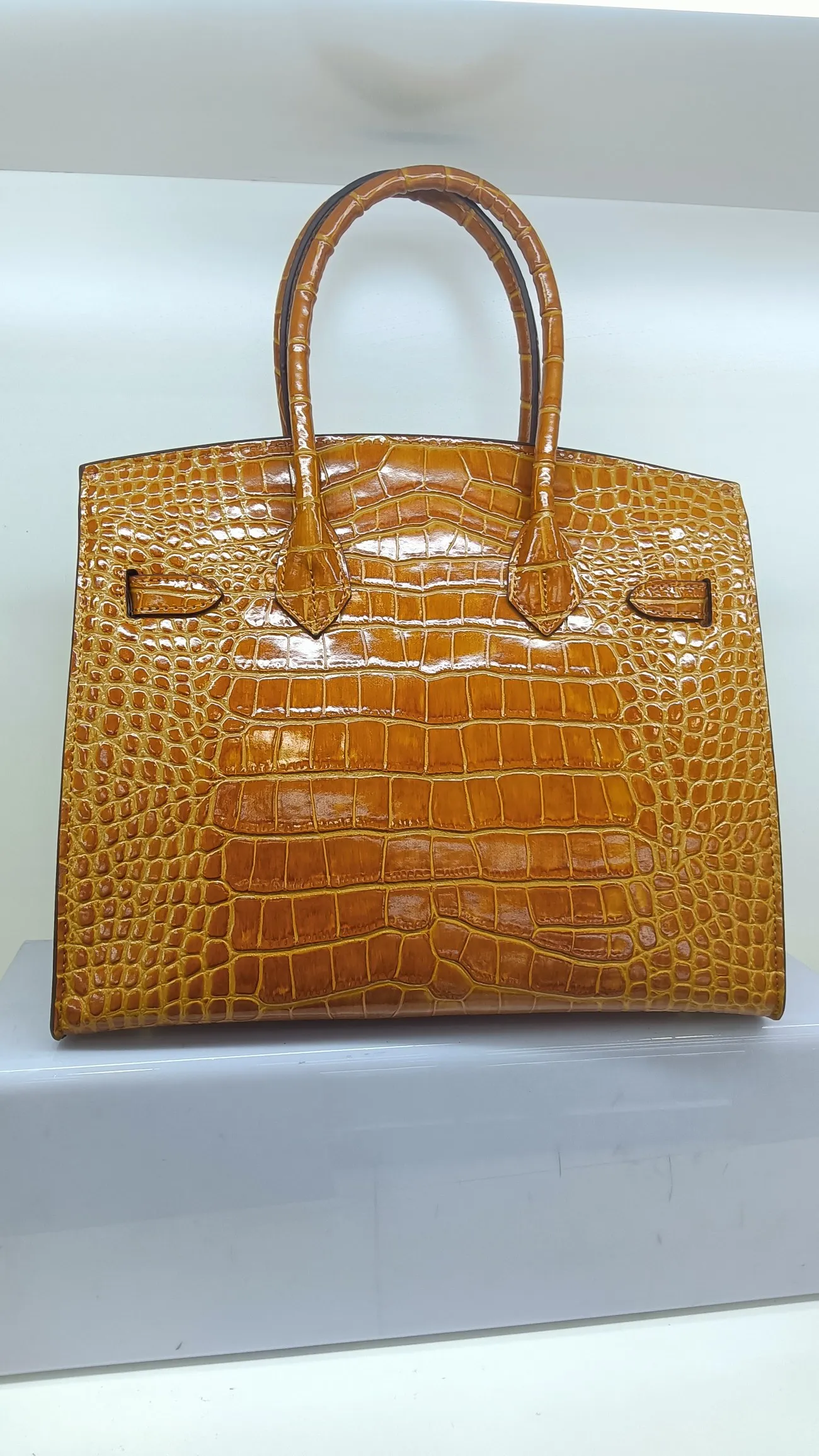 760💰 Crocodile pattern cowhide oil edge model: picture color, earthy yellow, no perforation, with long shoulder strap, size 30X13X26cm