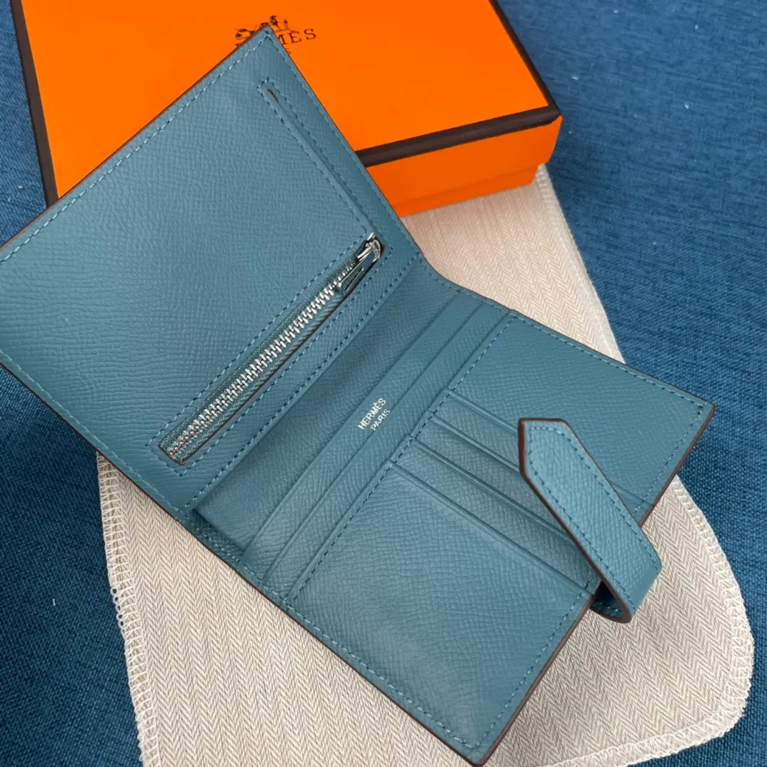 [Hermes original order] p230💰 Hermès new solid color leather pocket vertical wallet 💋Counter copy, original hardware, original OEM code inside 💋Soft feel 🎉Oil edges are straight and smooth, compare with the counter 💋Material: imported palm print cowhide 💋Size: 10*12CM. 💋Model: 5120 palm print