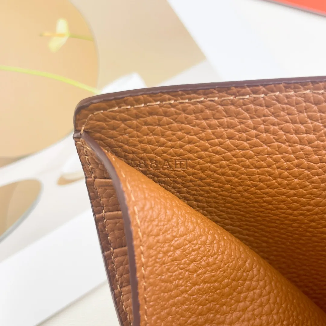[Hermes new wallet]💰250 Model: H230 gold buckle Dimensions: length 13.5x width 10.5x thickness 2 cm Made of togo calfskin, equipped with 10 card slots, 1 banknote pocket, palladium-plated lock buckle, exquisite and perfect workmanship, original OEM code inside