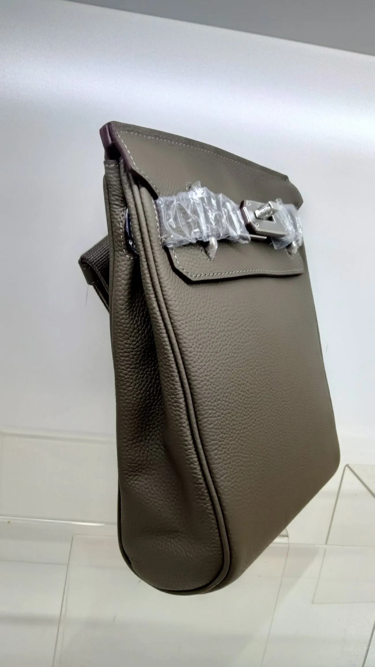 1080💰, pewter gray, original tog0 cowhide chest bag with silver buckle hardware shipped, size: 17.5×8×26cm